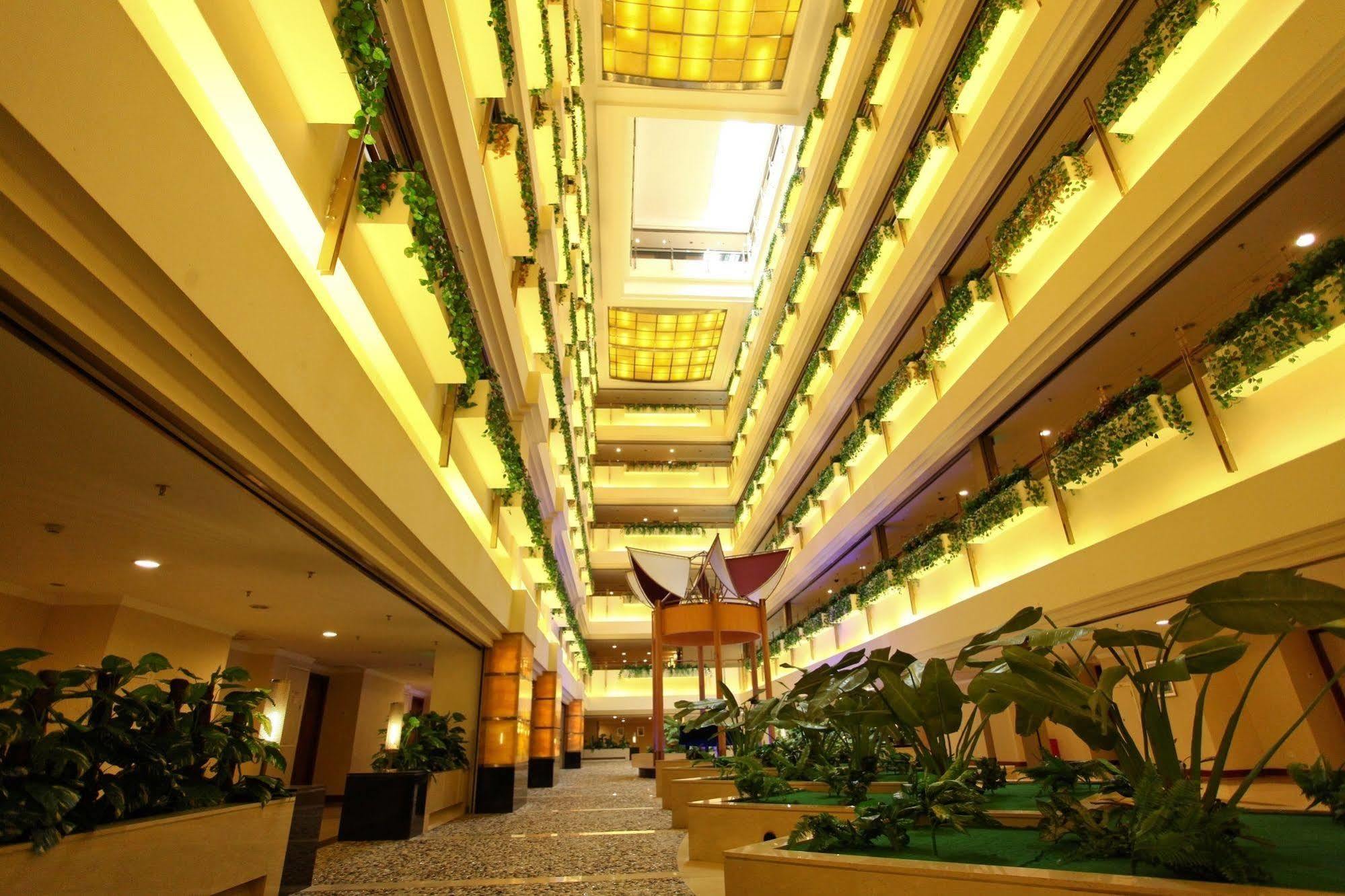 Shenzhen Dongmen Metropark Suites Hotel Bagian luar foto