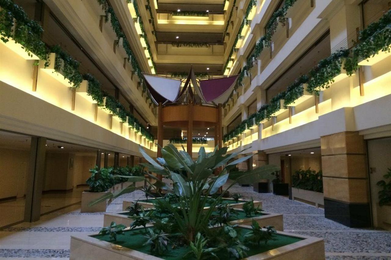Shenzhen Dongmen Metropark Suites Hotel Bagian luar foto